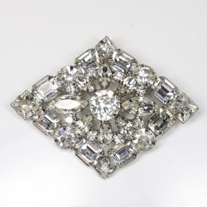 Vintage 1950s Weiss Clear Rhinestones Diamond Shape Brooch